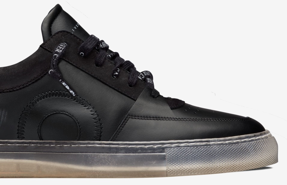 Corte Fantasma Nero Oliver Cabell